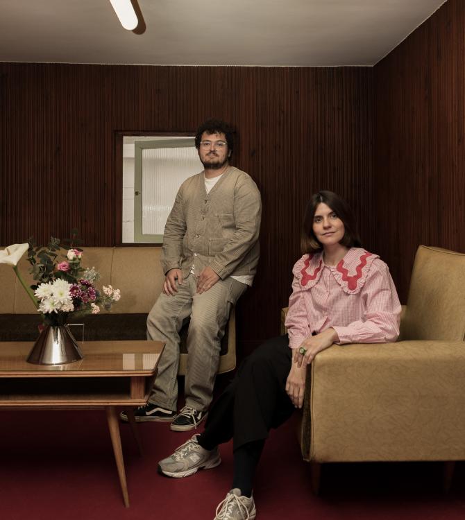 Fotografía Ane Arce e Iñigo Berasategui, fundadores de BeAr Architects en su estudio de Bilbao.